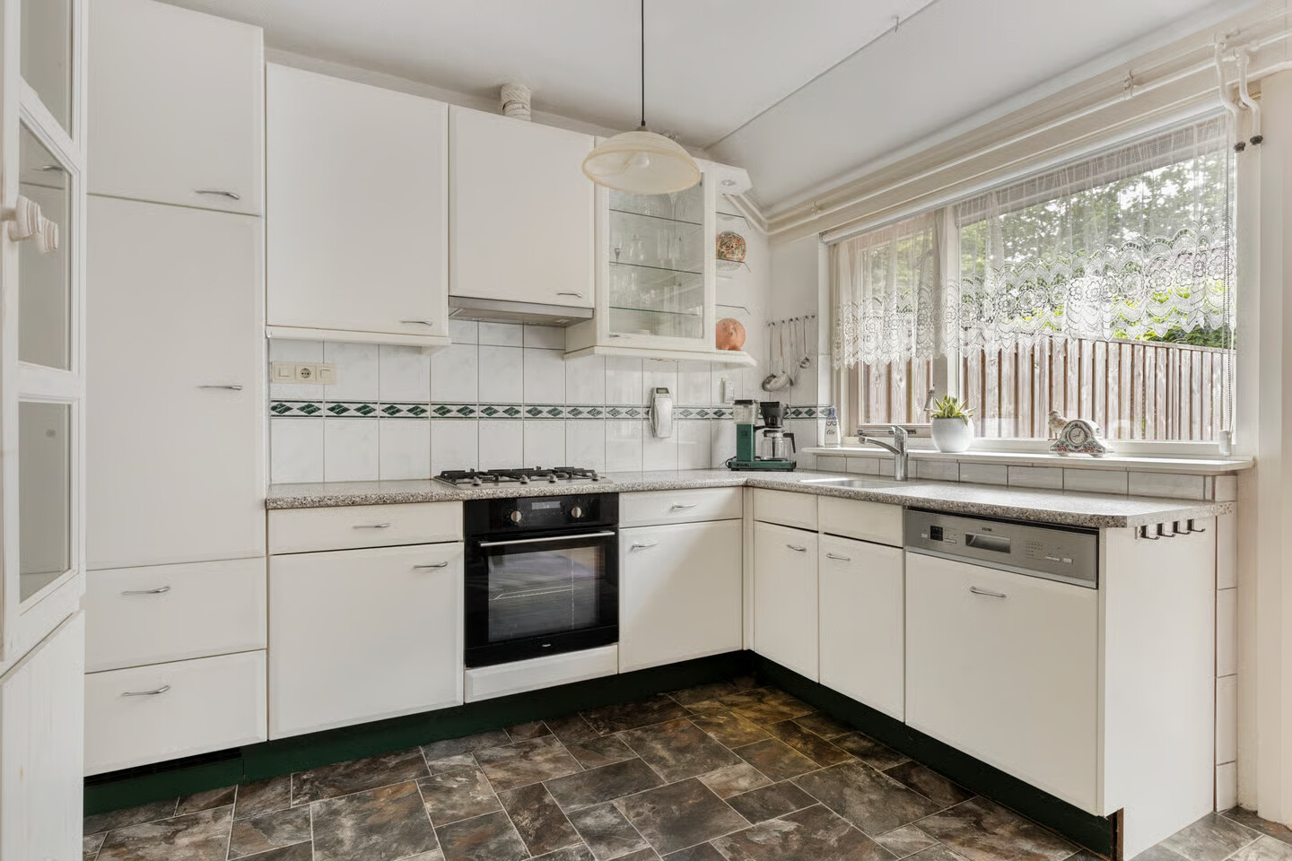Tussenwoning te koop: Bezaan 22, Veenendaal