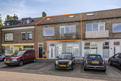 Adriaen van. 33-BIS