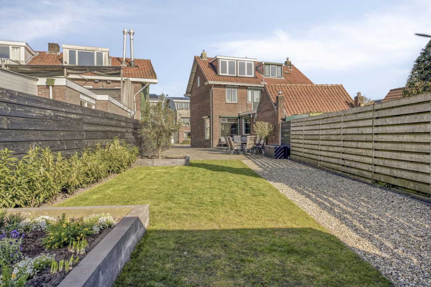 Twee-onder-één-kap te koop: Nieuweweg 75, Veenendaal