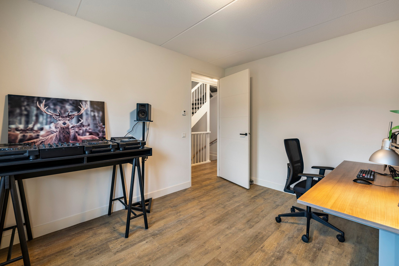 Tussenwoning te koop: Van Barnevelderf 9, Veenendaal