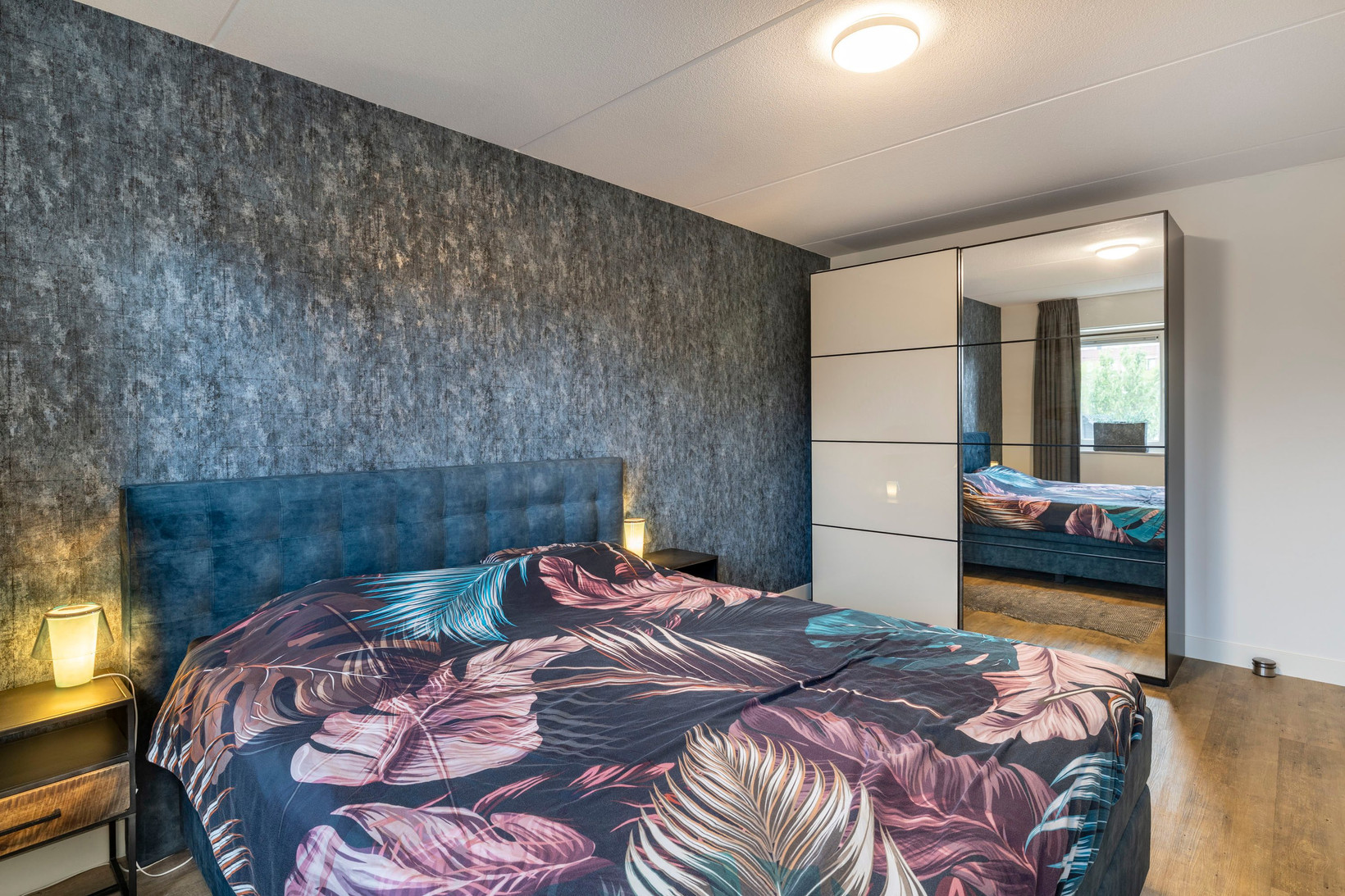Tussenwoning te koop: Van Barnevelderf 9, Veenendaal