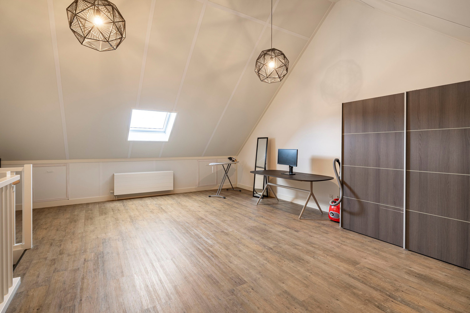 Tussenwoning te koop: Van Barnevelderf 9, Veenendaal