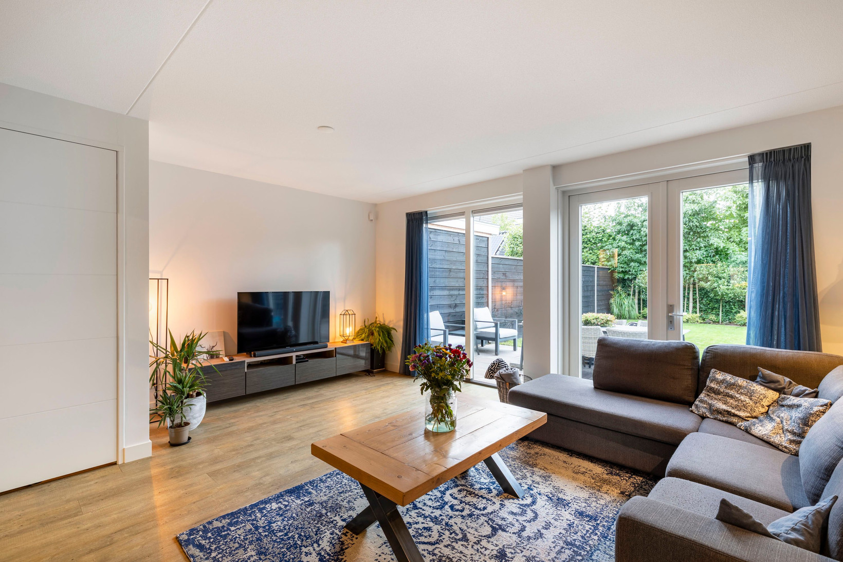 Tussenwoning te koop: Van Barnevelderf 9, Veenendaal