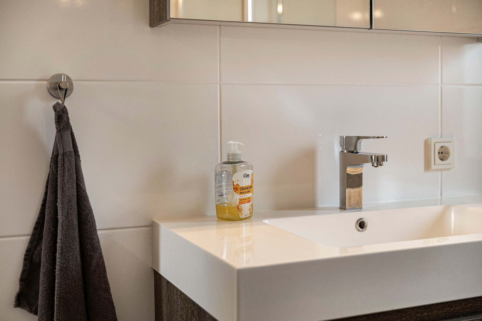Tussenwoning te koop: Van Barnevelderf 9, Veenendaal