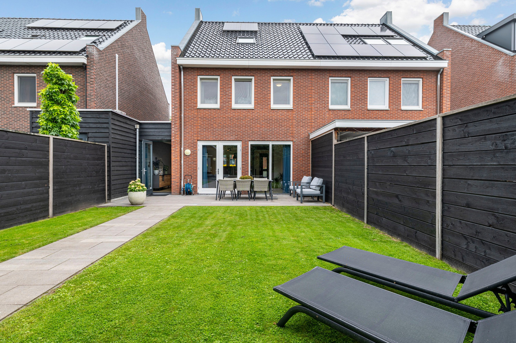 Tussenwoning te koop: Van Barnevelderf 9, Veenendaal