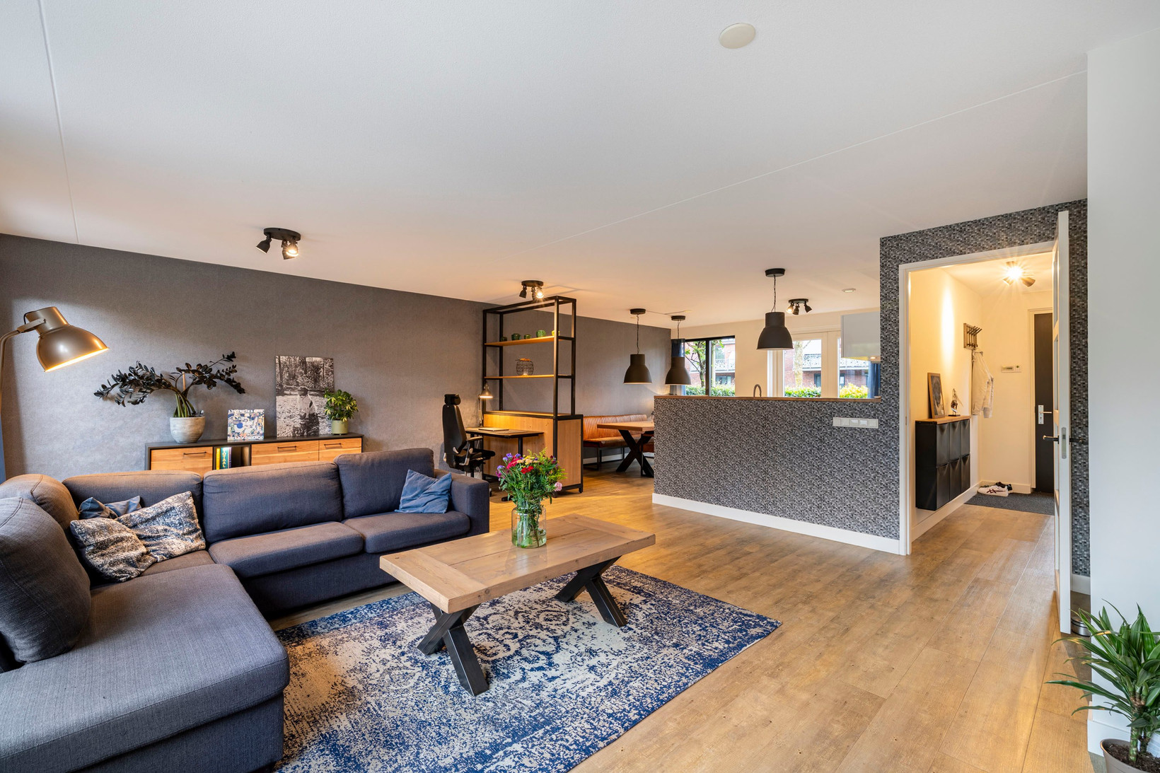 Tussenwoning te koop: Van Barnevelderf 9, Veenendaal