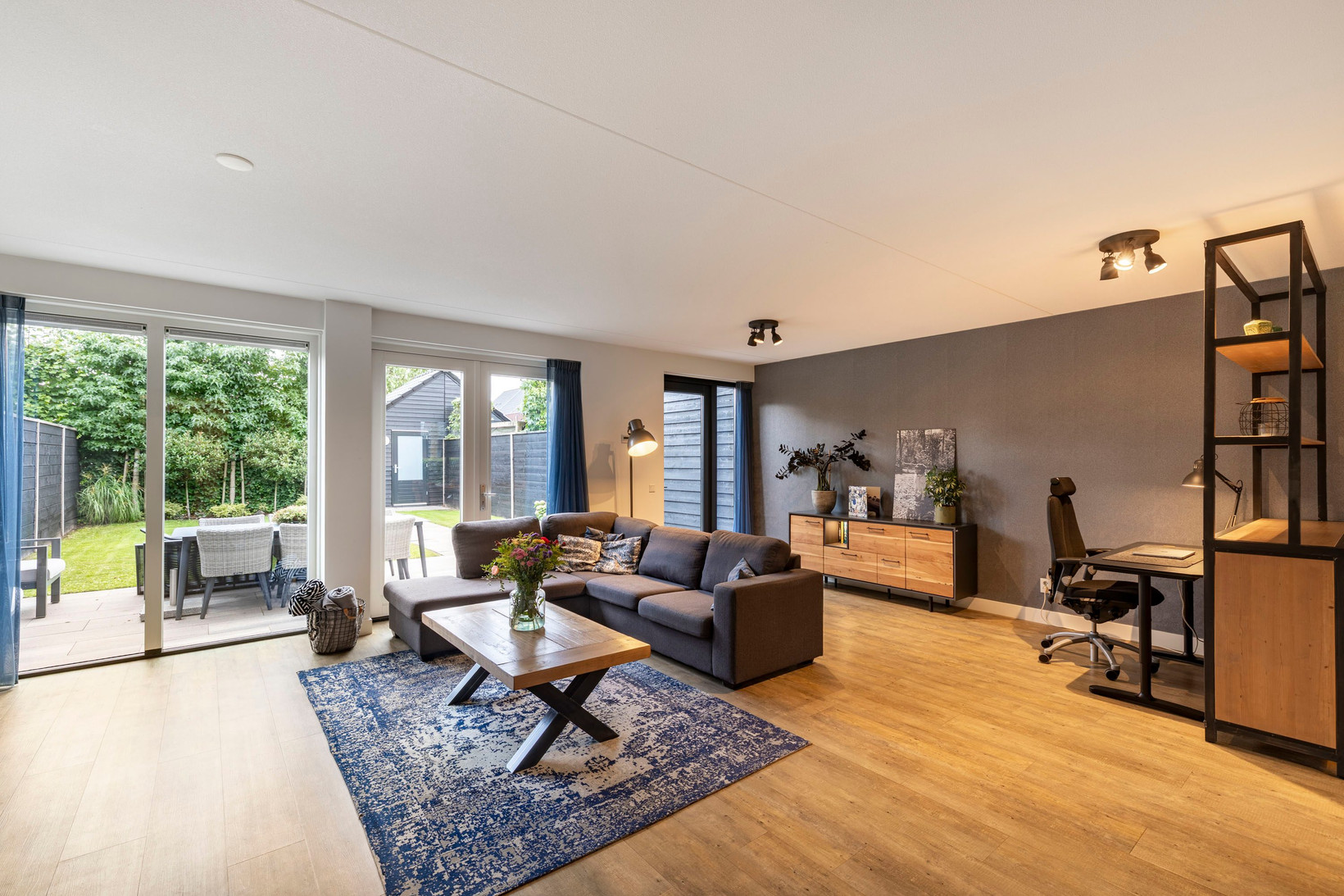 Tussenwoning te koop: Van Barnevelderf 9, Veenendaal