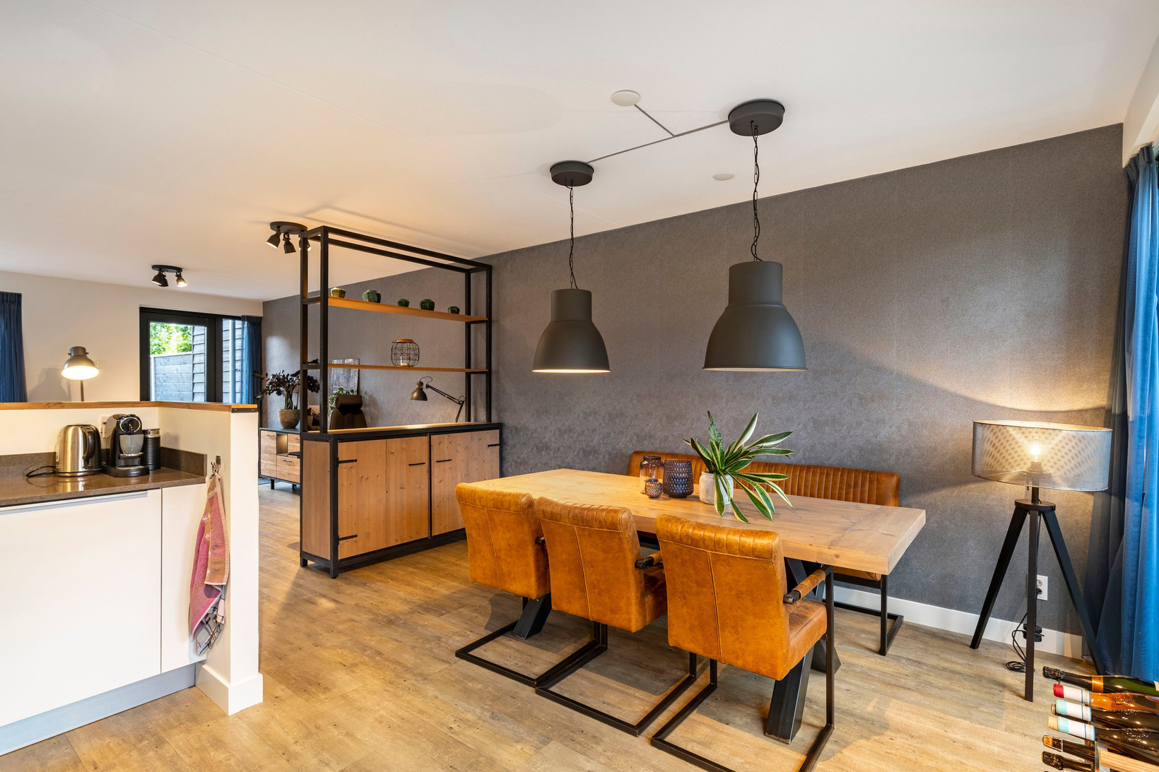 Tussenwoning te koop: Van Barnevelderf 9, Veenendaal