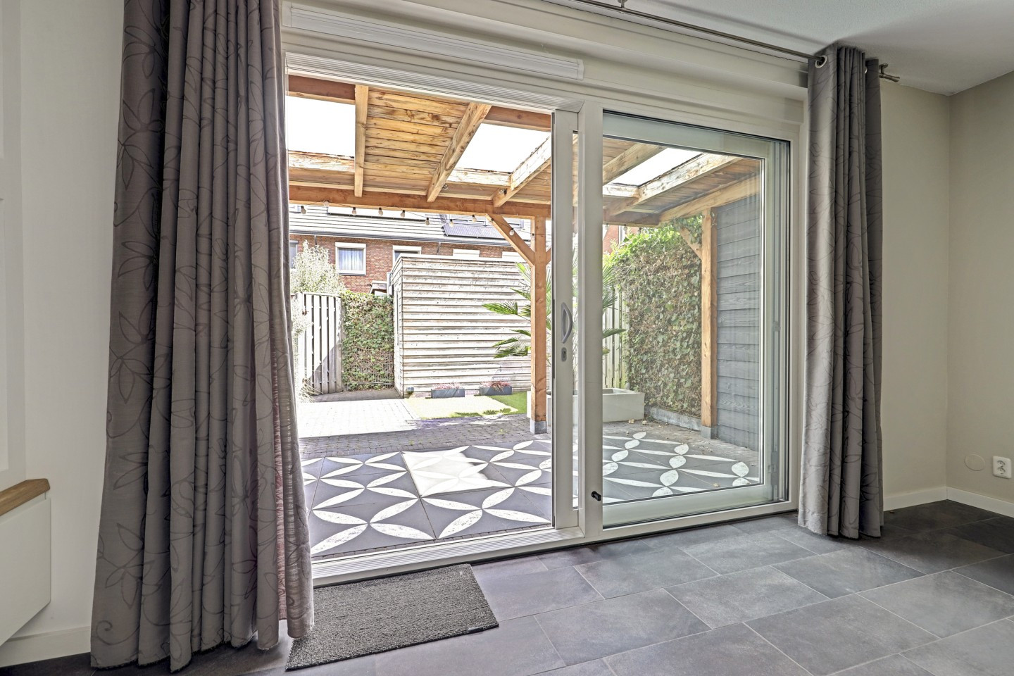 Tussenwoning te koop: Van de Brinkerf 6, Veenendaal