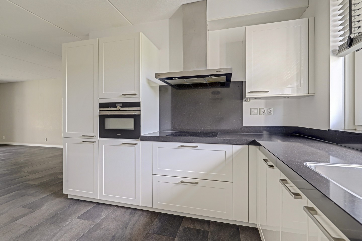 Tussenwoning te koop: Van de Brinkerf 6, Veenendaal