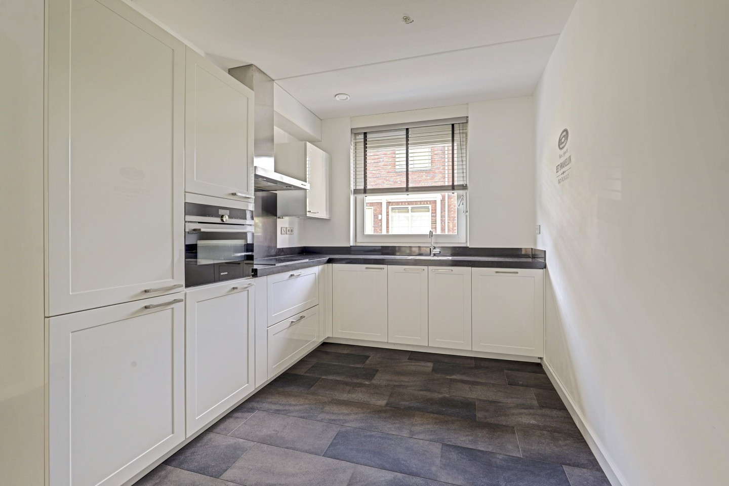 Tussenwoning te koop: Van de Brinkerf 6, Veenendaal