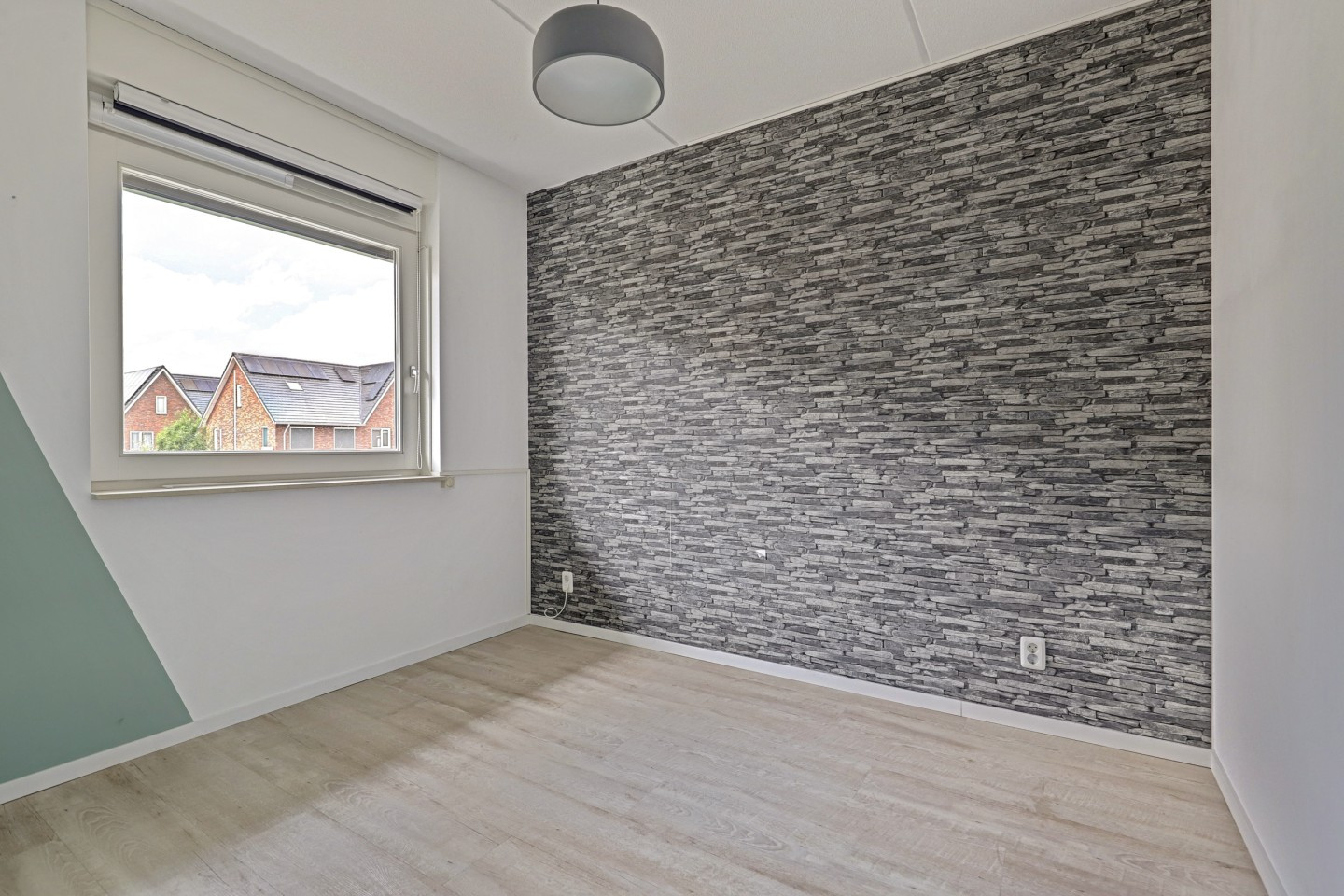 Tussenwoning te koop: Van de Brinkerf 6, Veenendaal