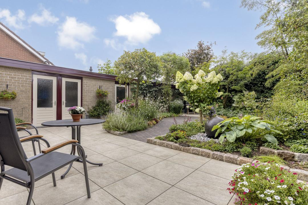 Tussenwoning te koop: Eikenlaan 55, Scherpenzeel