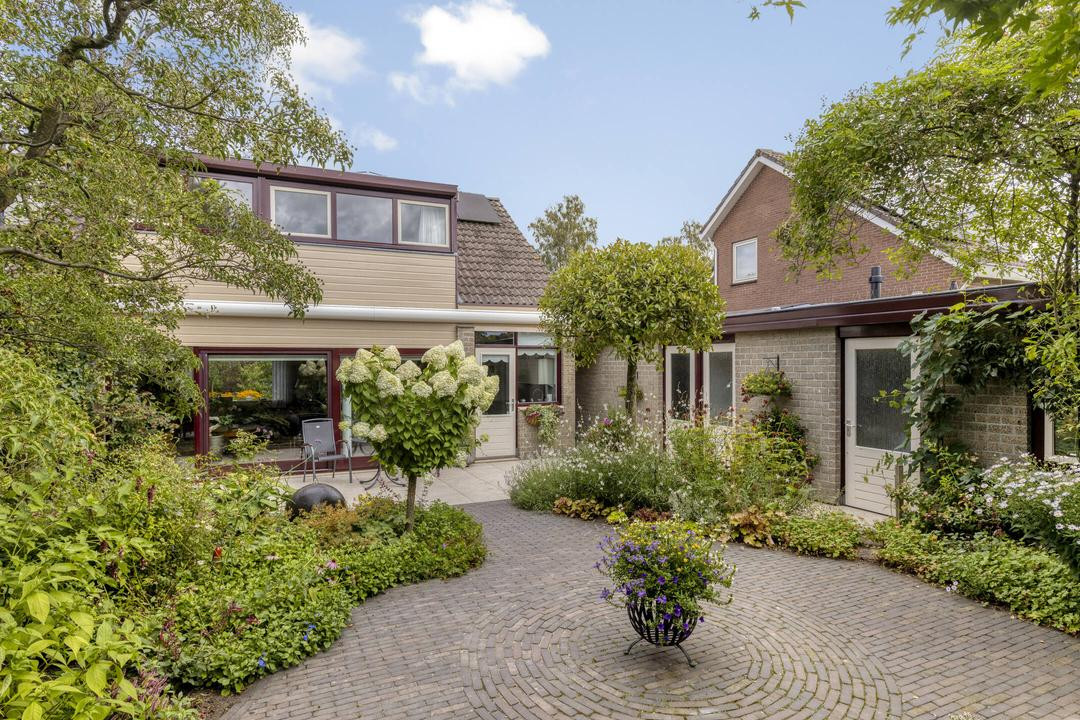Tussenwoning te koop: Eikenlaan 55, Scherpenzeel