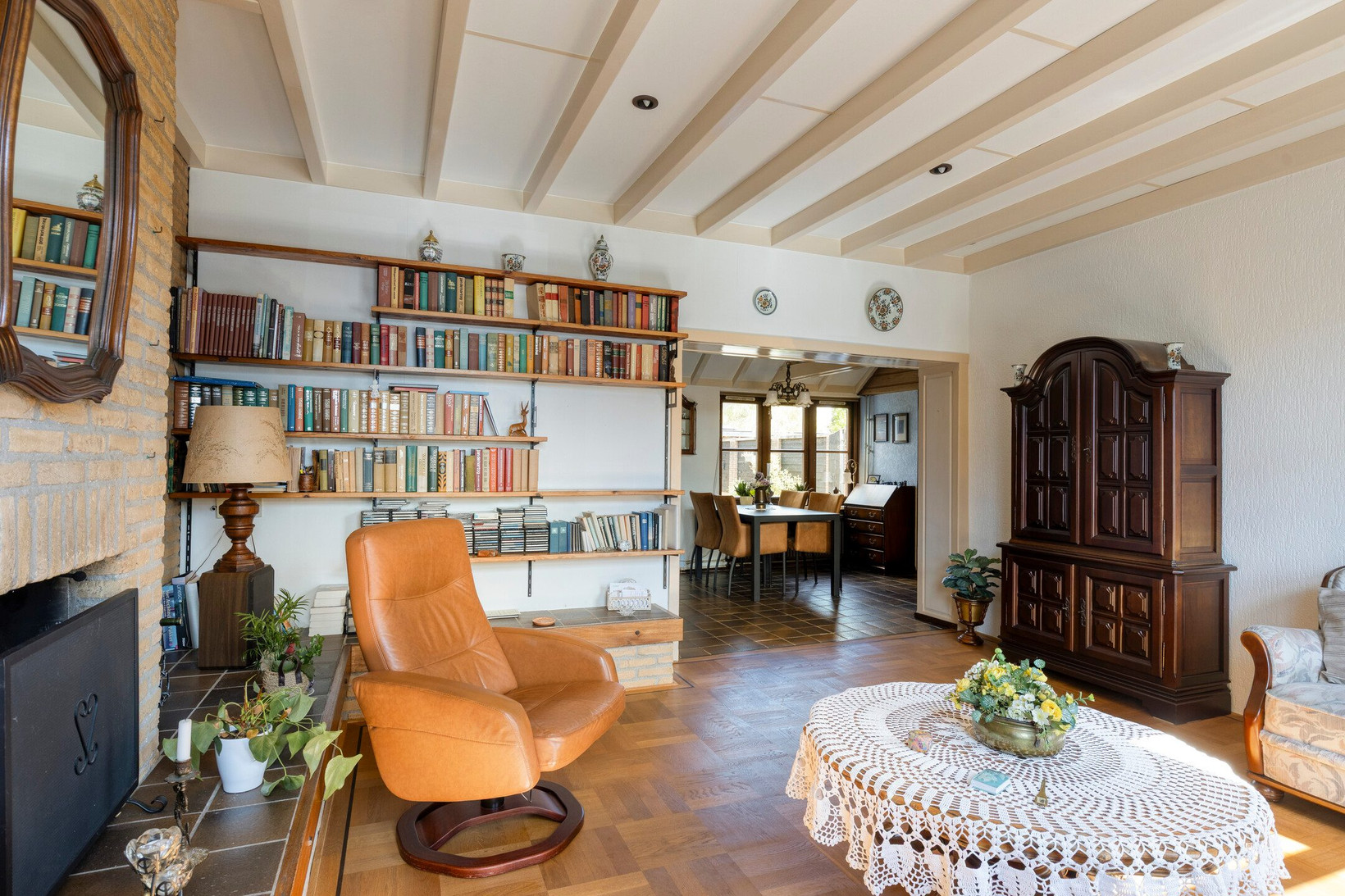 Twee-onder-één-kap te koop: Dorpsstraat 104, Renswoude
