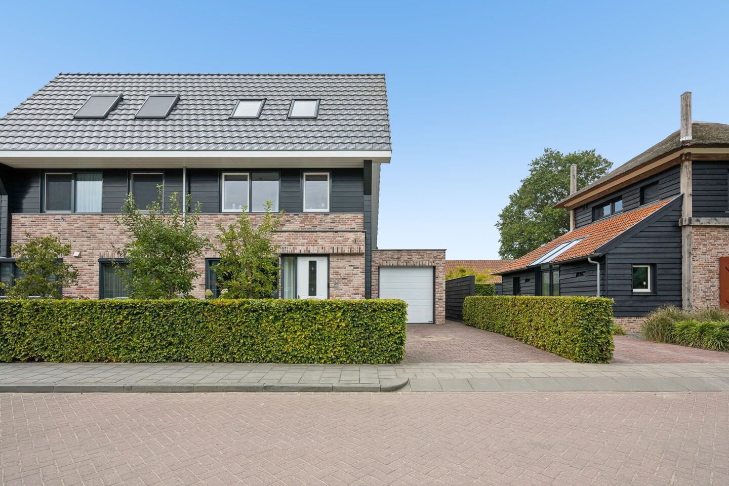 Twee-onder-één-kap te koop: 't Veld 24, Overberg