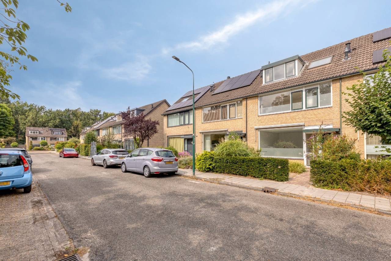 Tussenwoning te koop: Larixlaan 17, Driebergen-Rijsenburg