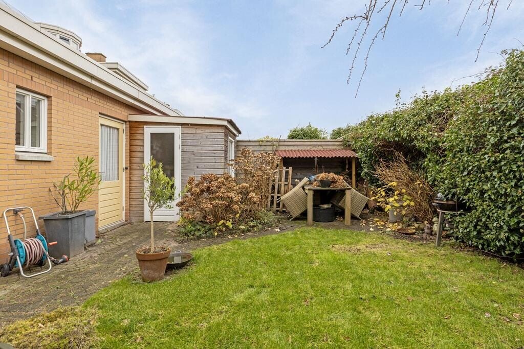 Tussenwoning te koop: Heemraadserf 46, Houten