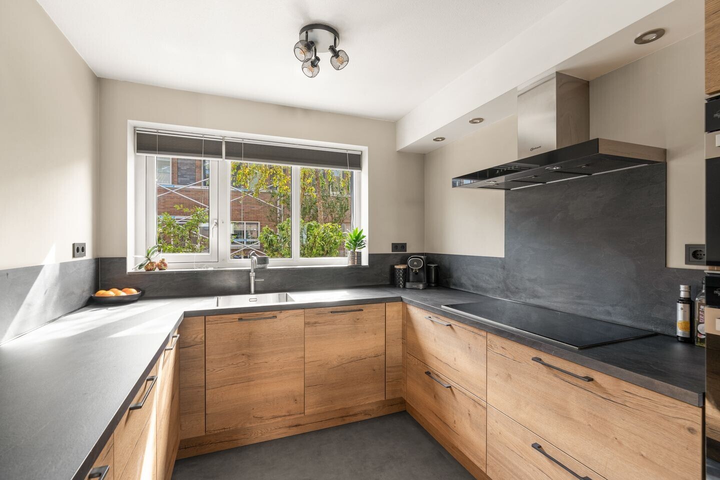 Tussenwoning te koop: Kastanjehout 21, Houten