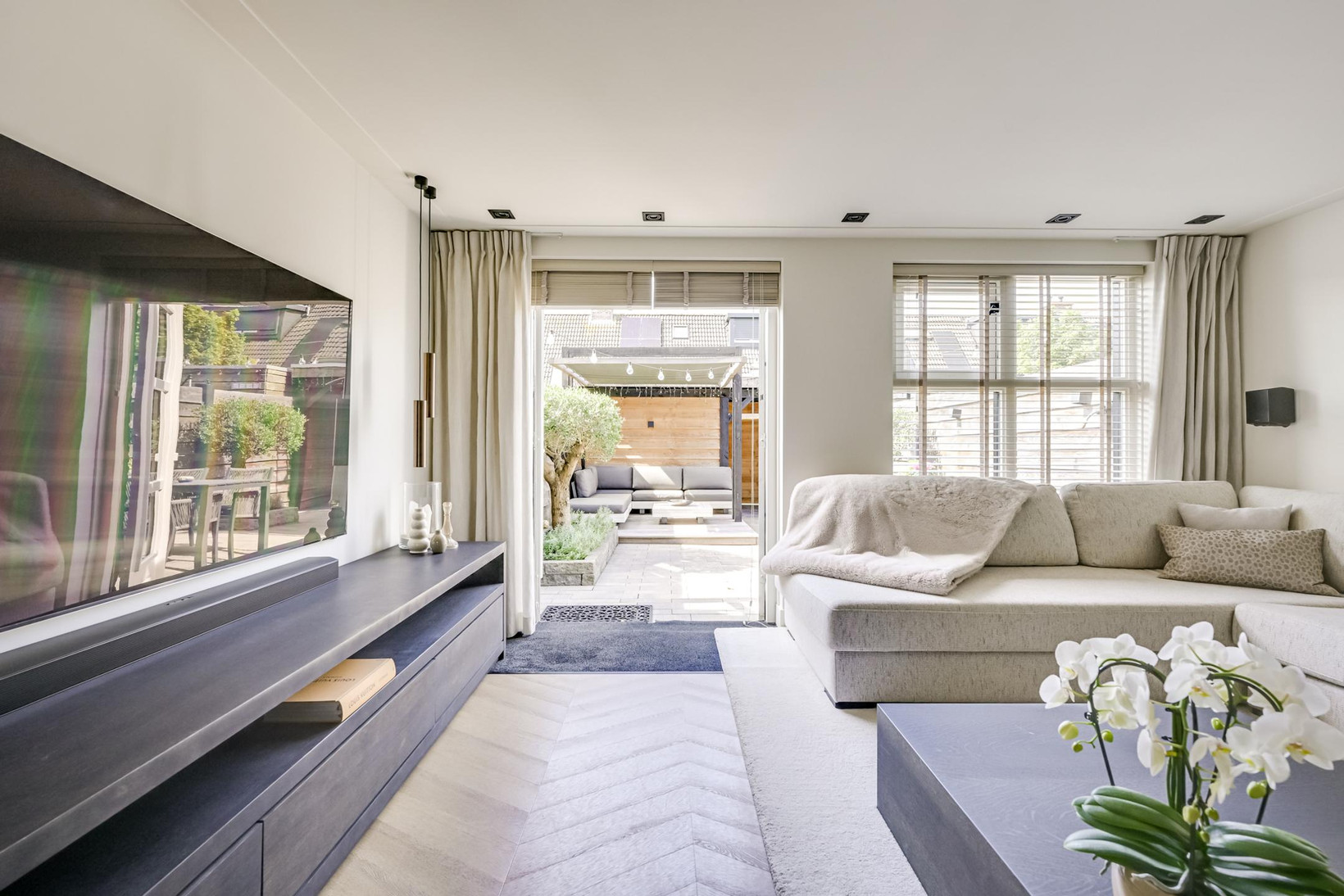Tussenwoning te koop: Edelsteen 184, Houten