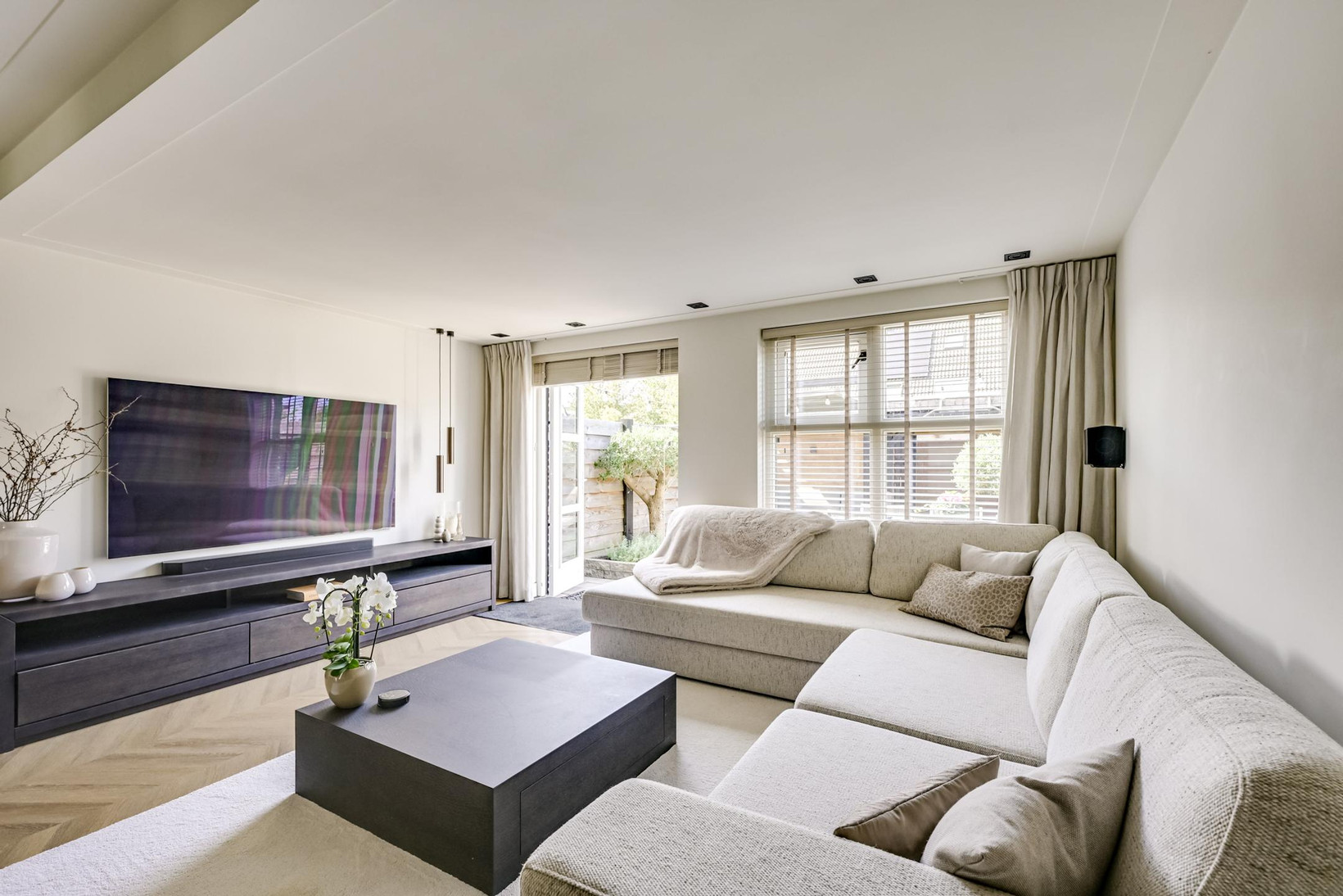 Tussenwoning te koop: Edelsteen 184, Houten