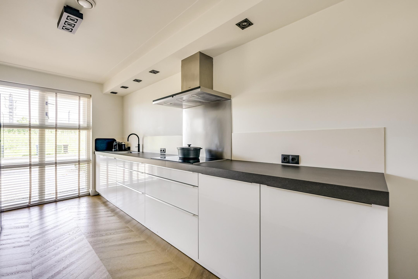 Tussenwoning te koop: Edelsteen 184, Houten