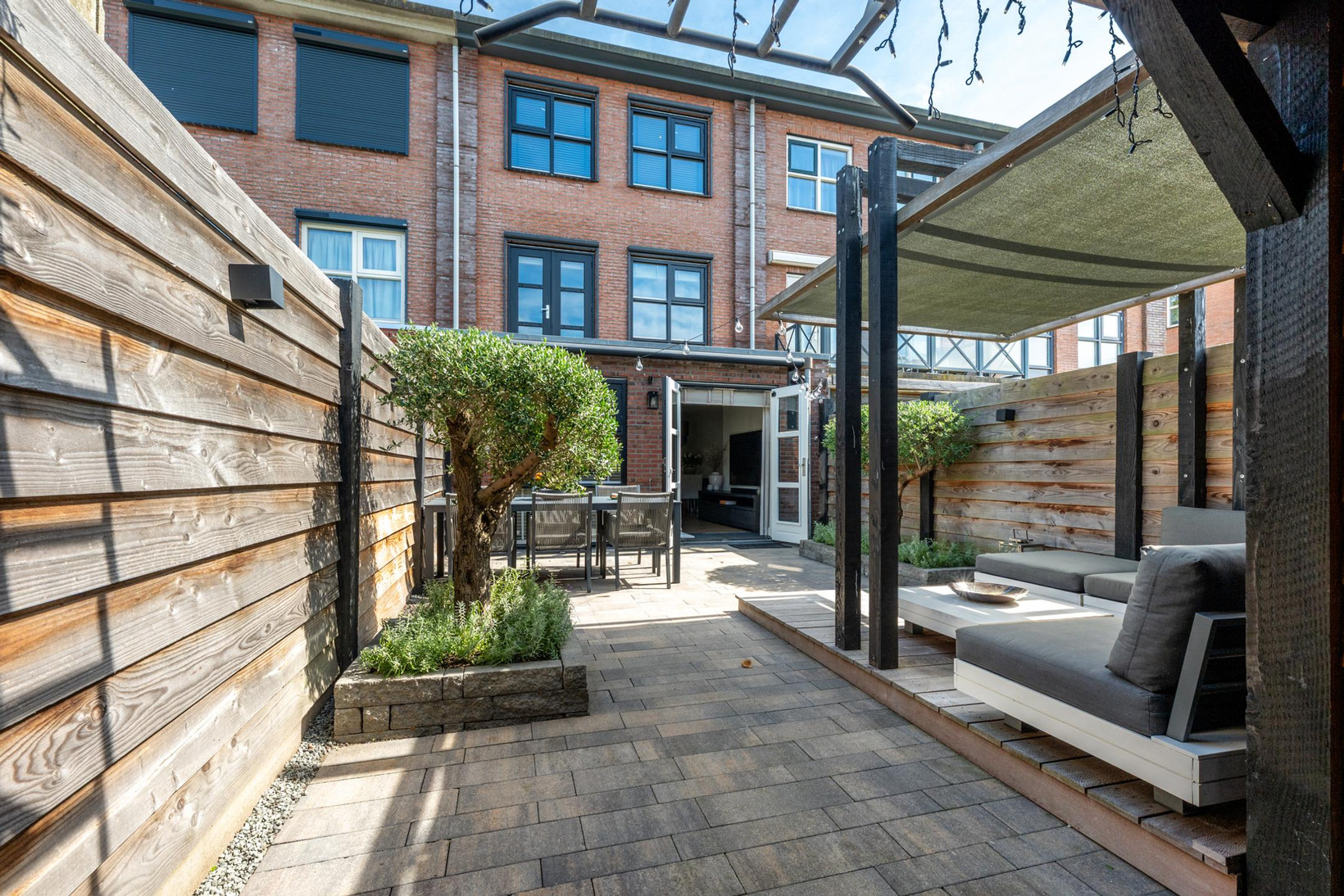 Tussenwoning te koop: Edelsteen 184, Houten
