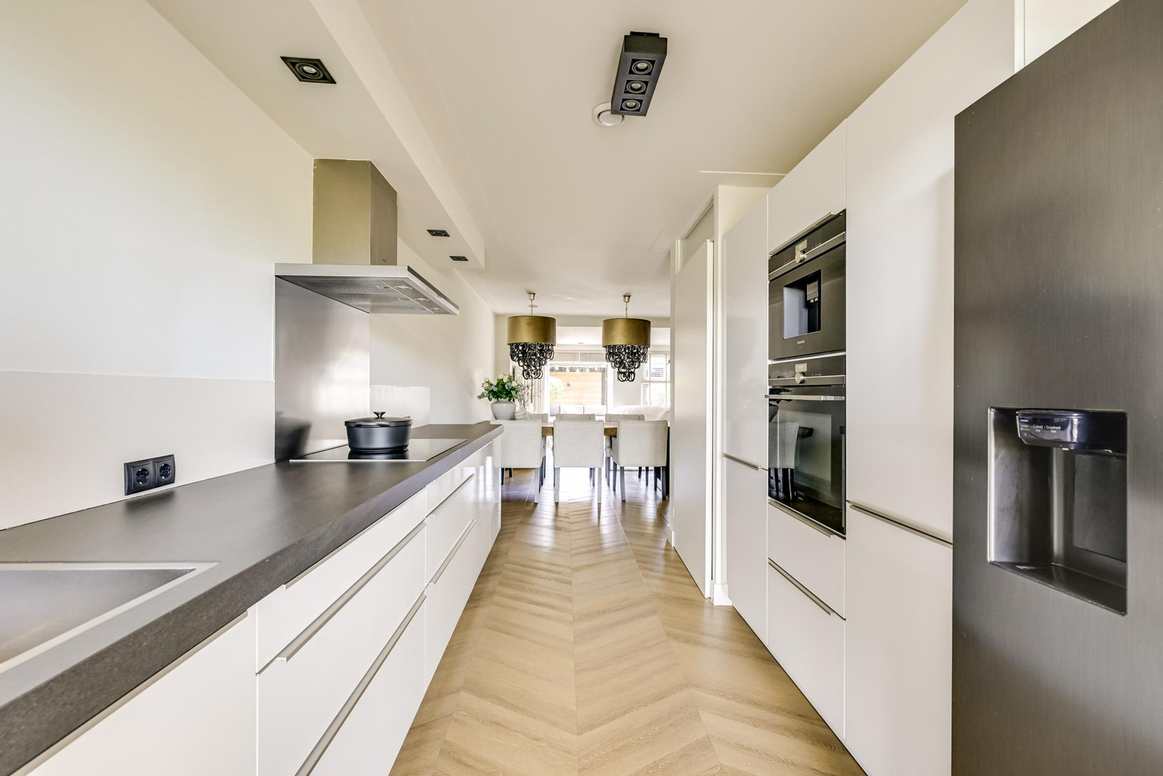 Tussenwoning te koop: Edelsteen 184, Houten