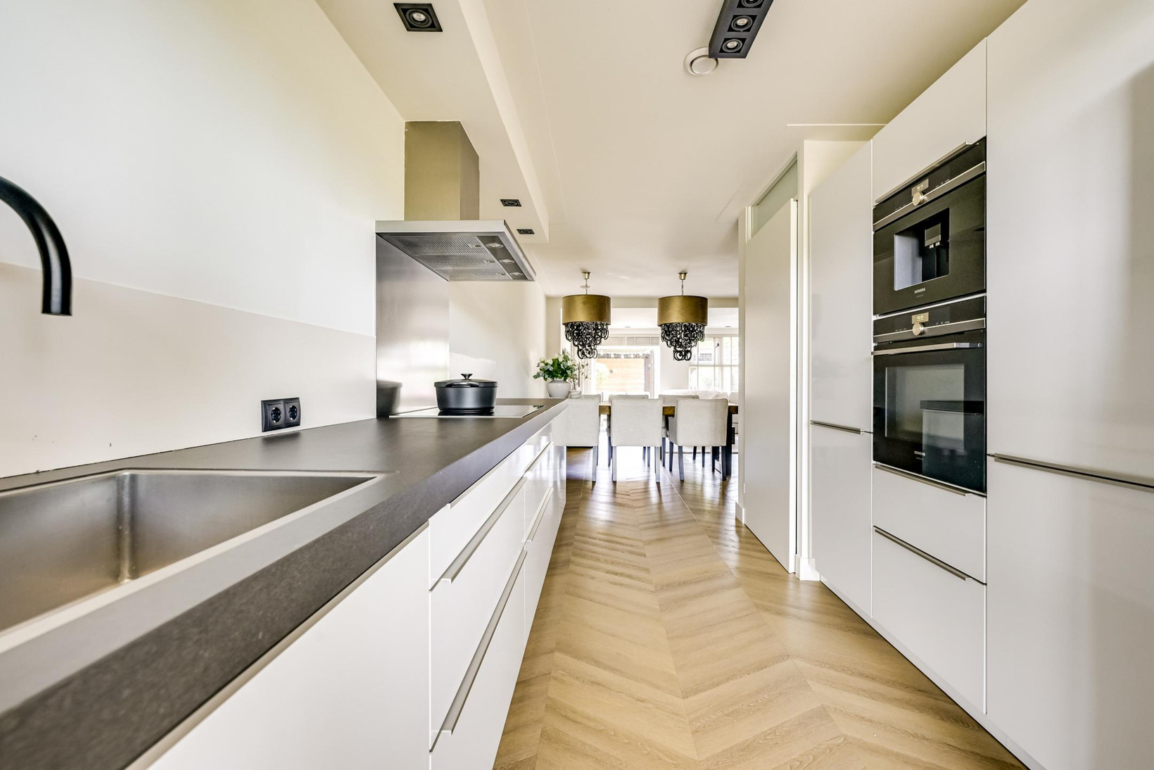 Tussenwoning te koop: Edelsteen 184, Houten
