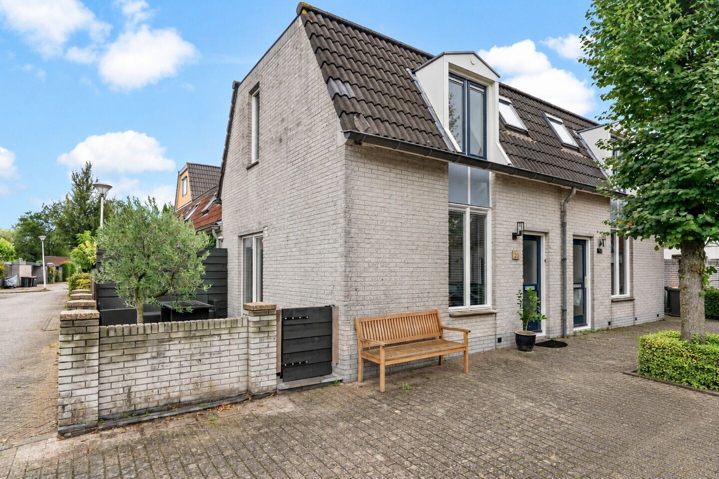 Tussenwoning te koop: Meerkoetweide 20, Houten