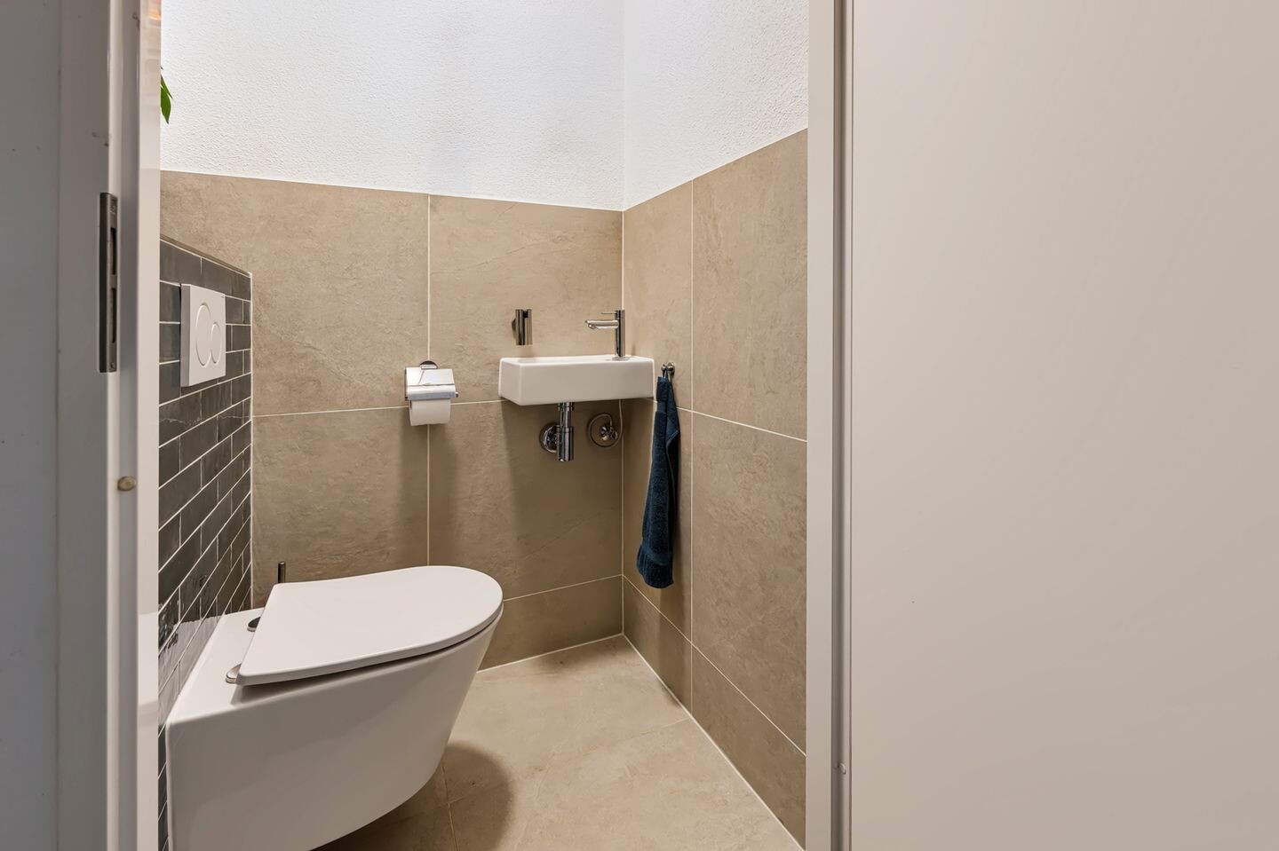 Hoekwoning te koop: Fluweelmos 1, Houten