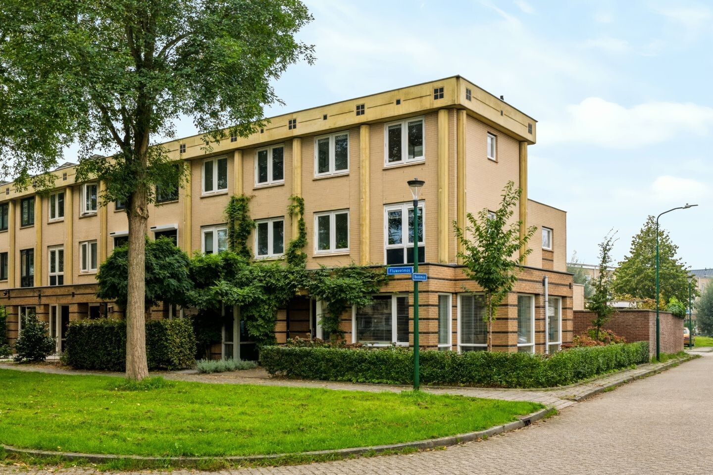 Hoekwoning te koop: Fluweelmos 1, Houten