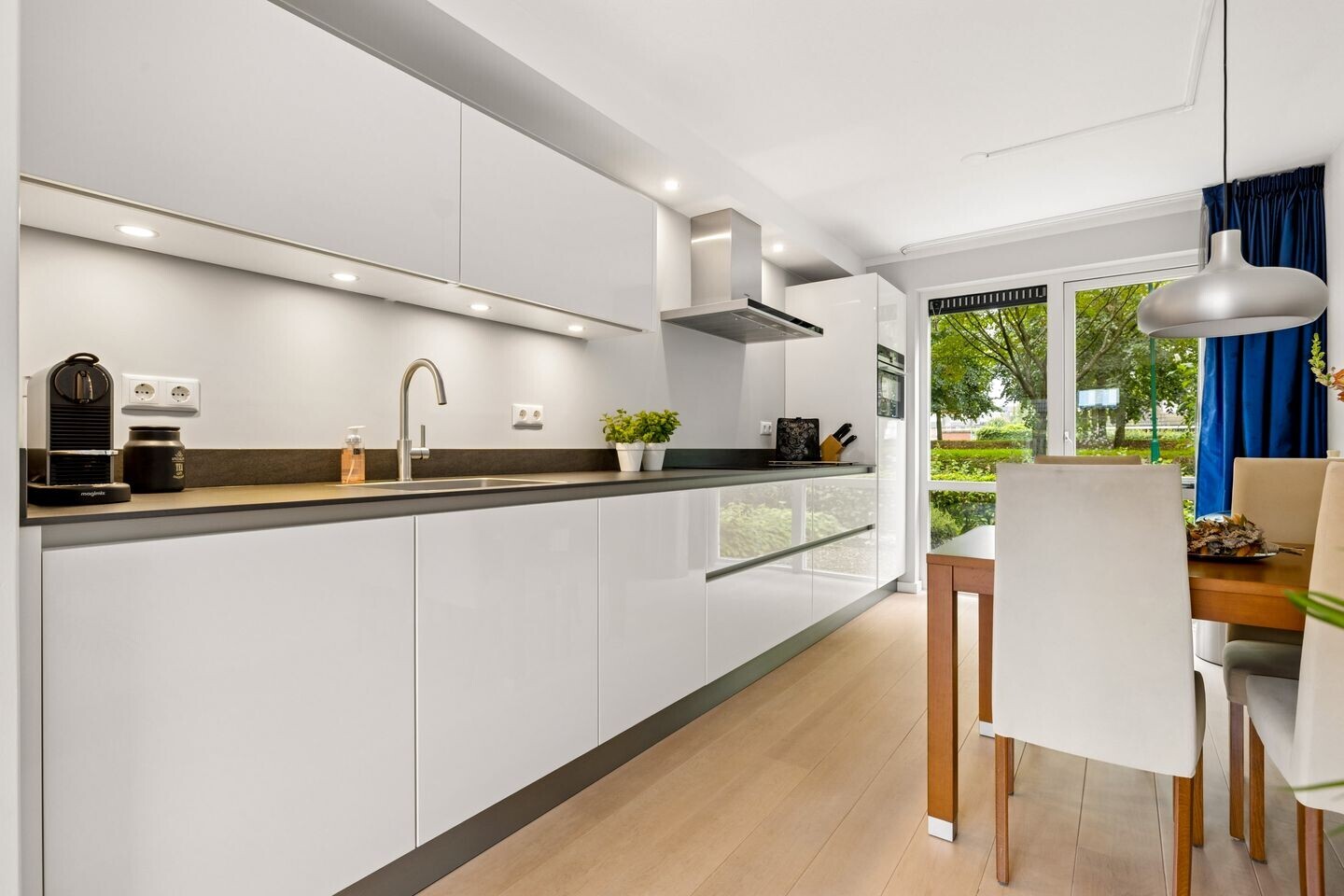 Hoekwoning te koop: Bladmos 50, Houten