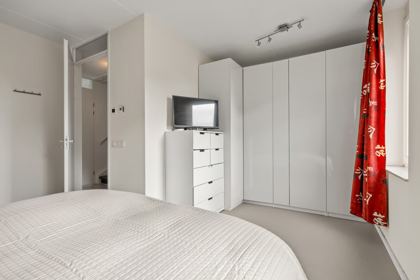 Tussenwoning te koop: De Slinger 15, Houten