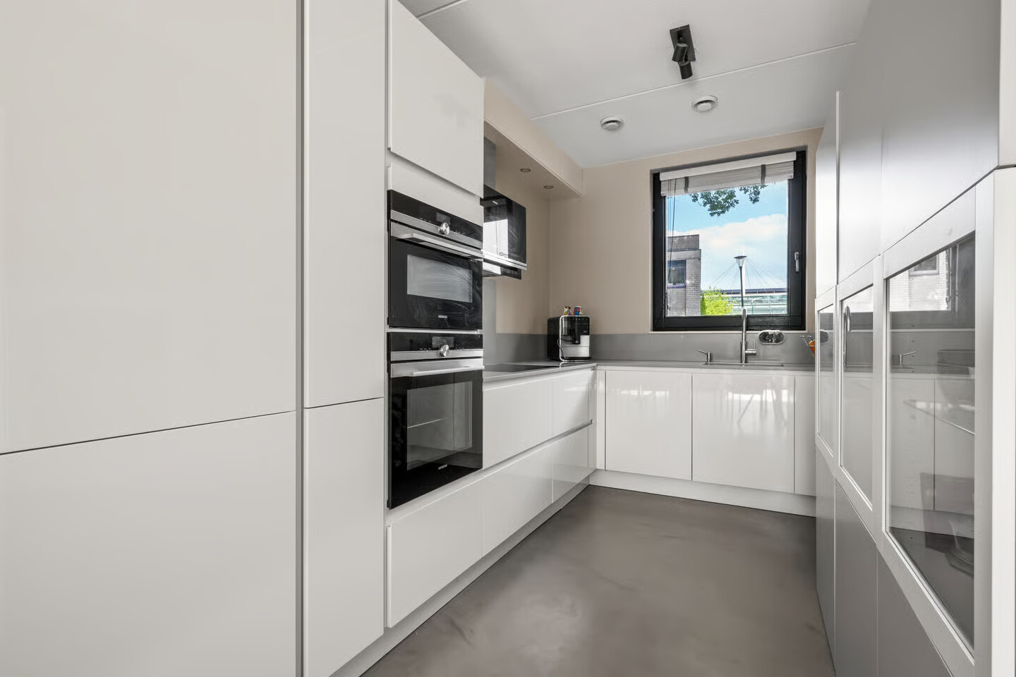 Tussenwoning te koop: De Slinger 15, Houten