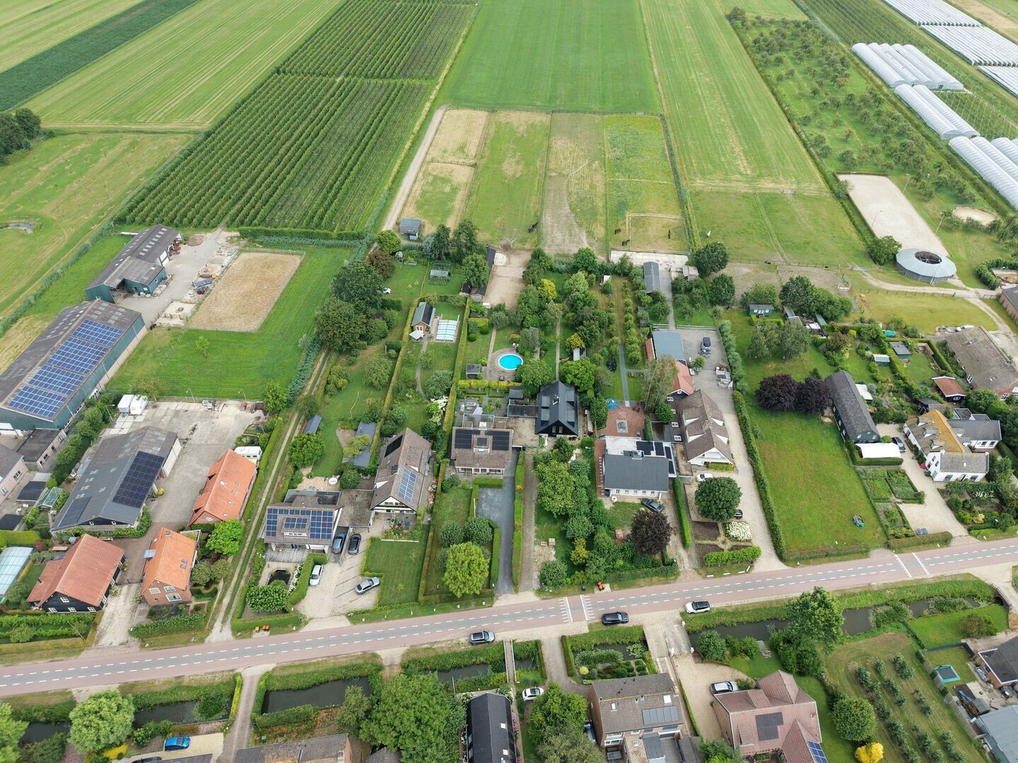 Twee-onder-één-kap te koop: Waalseweg 52E, Tull En 'T Waal