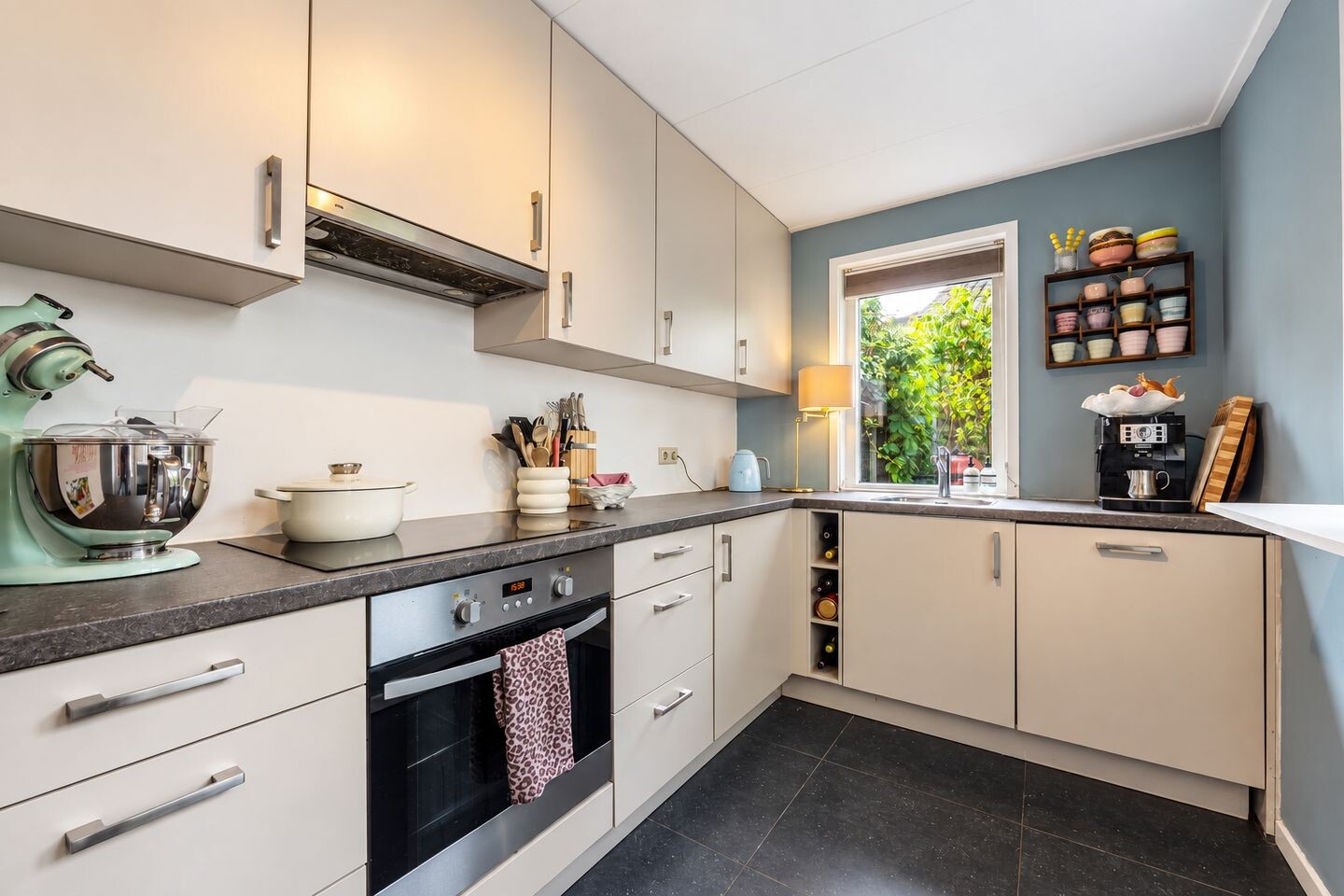 Tussenwoning te koop: Prinses Beatrixlaan 13, Tiel