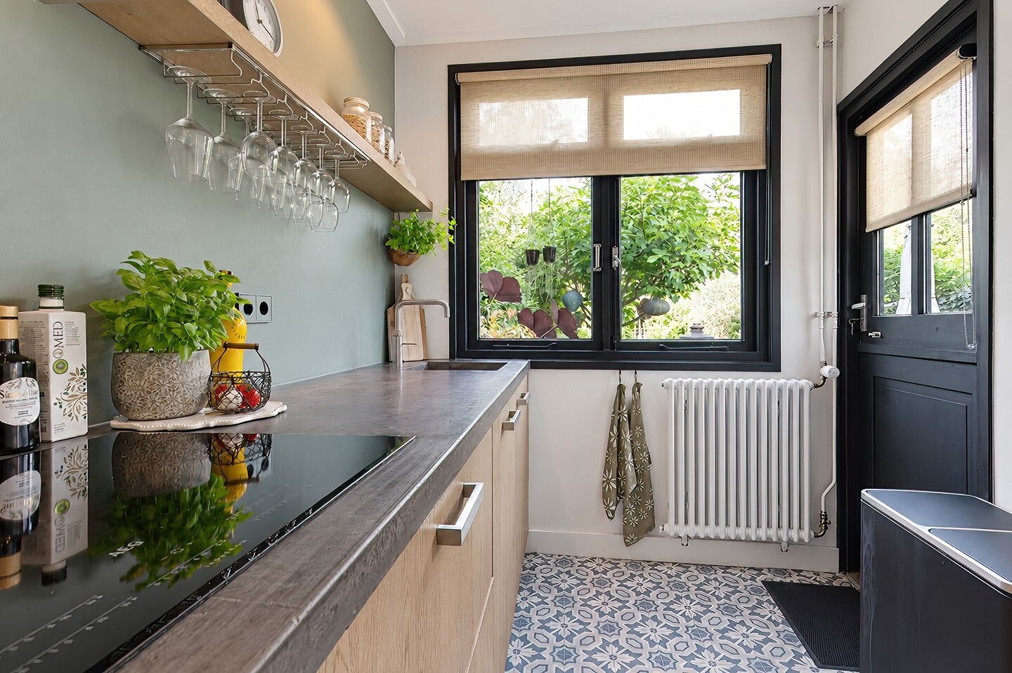 Tussenwoning te koop: Konijnenwal 16, Tiel