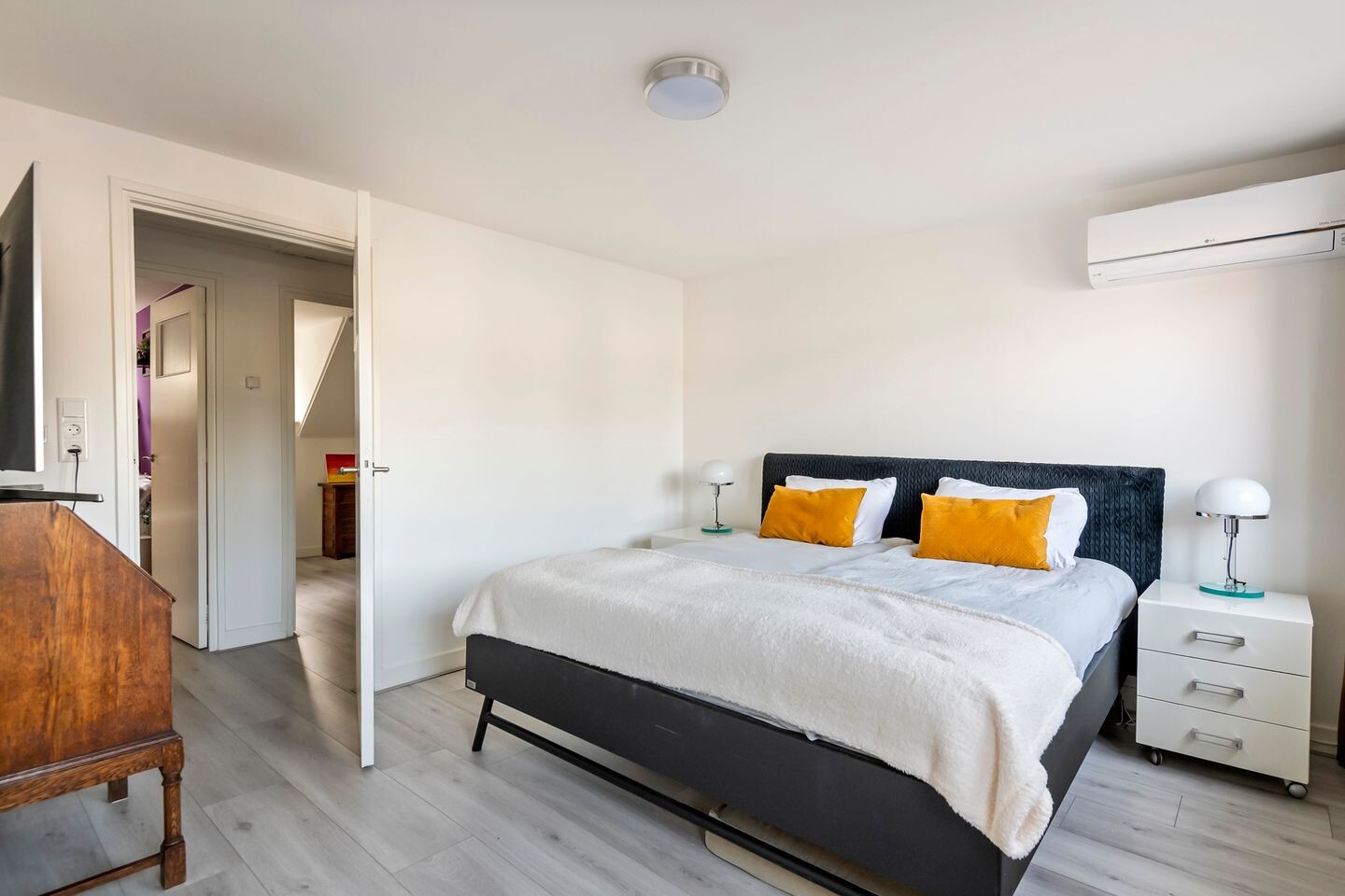 Tussenwoning te koop: St. Walburgbuitensingel 42, Tiel