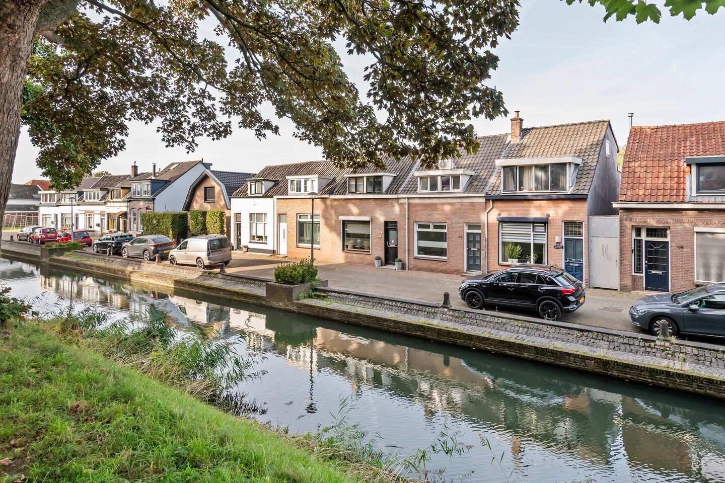 Tussenwoning te koop: St. Walburgbuitensingel 42, Tiel