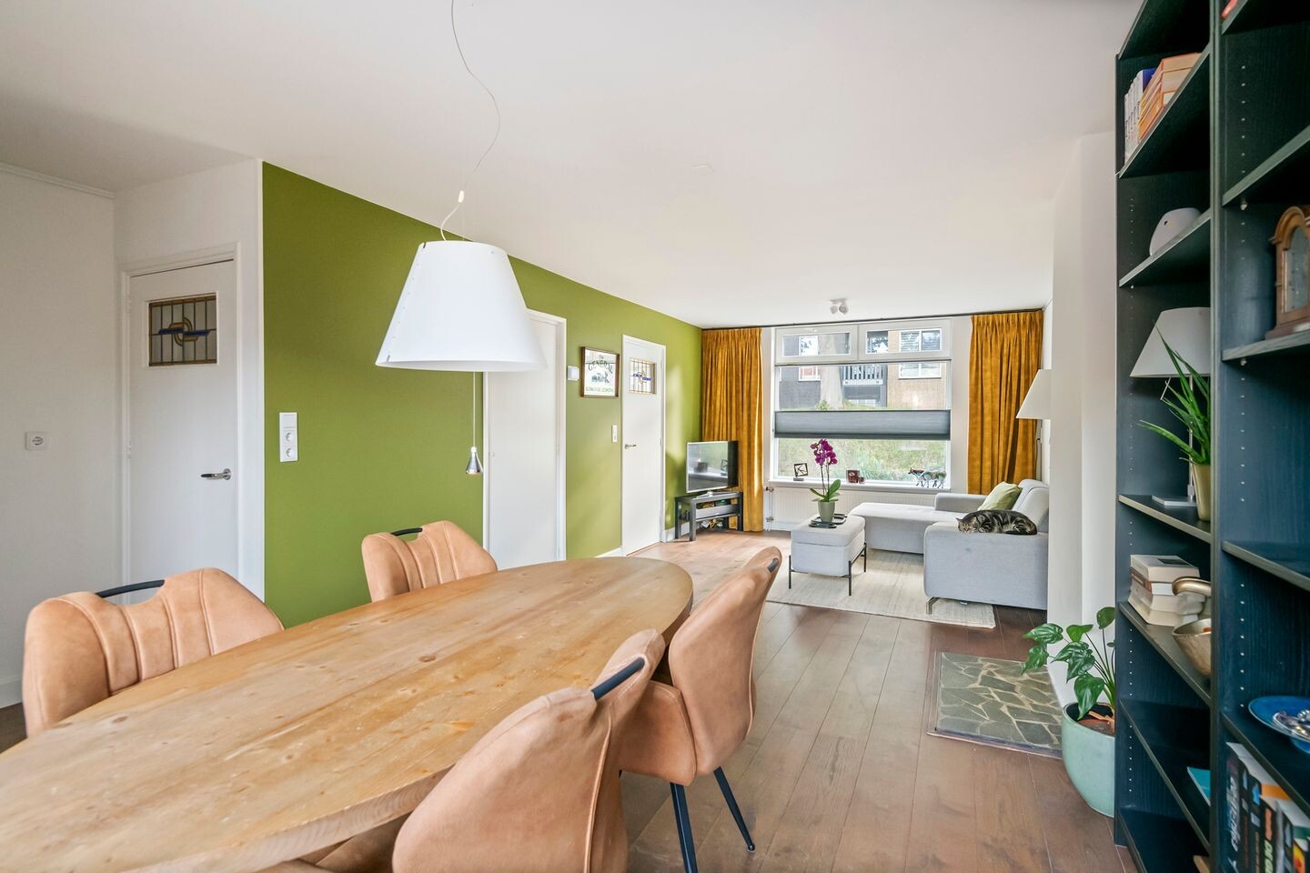 Tussenwoning te koop: St. Walburgbuitensingel 42, Tiel