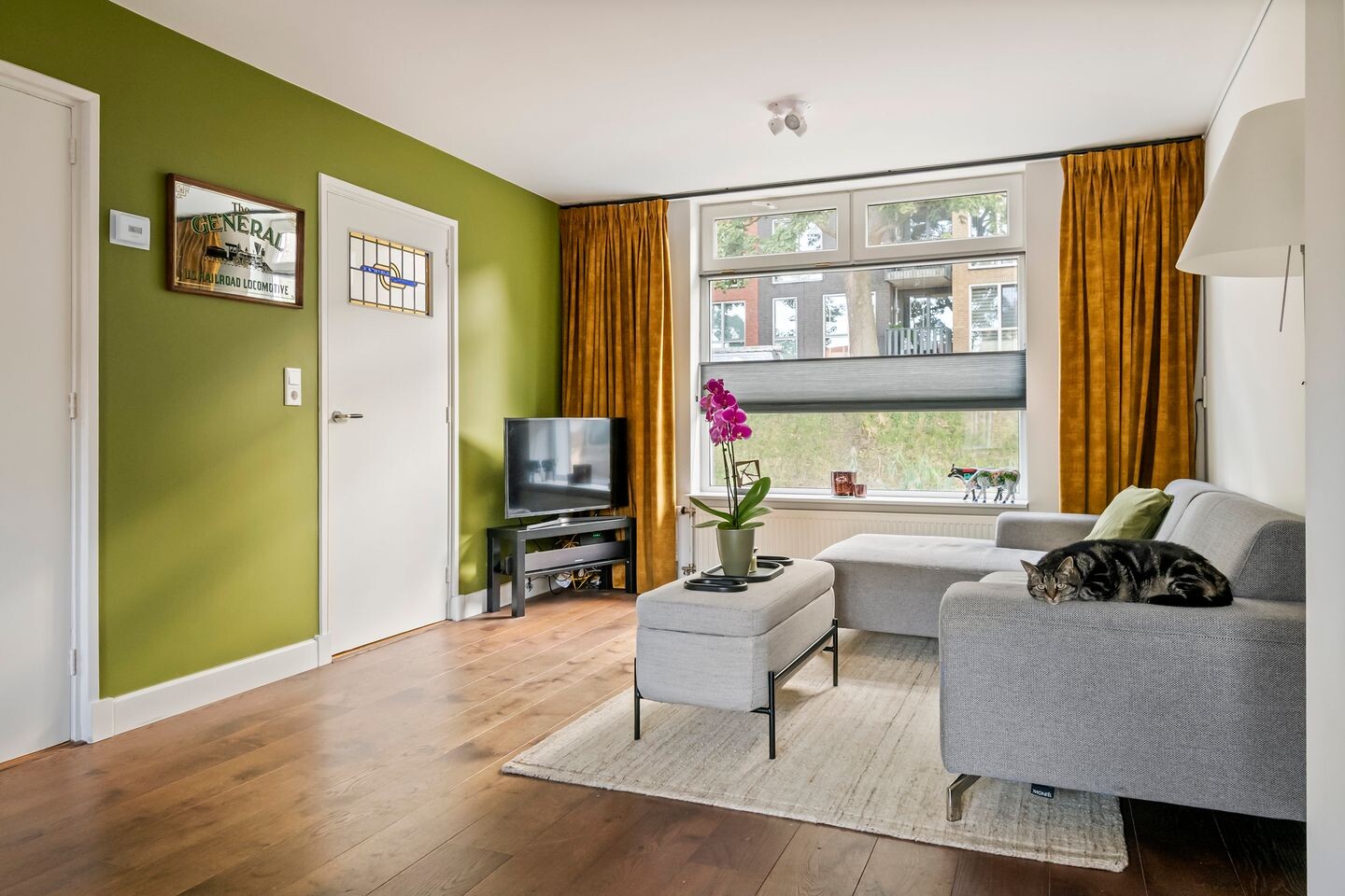 Tussenwoning te koop: St. Walburgbuitensingel 42, Tiel