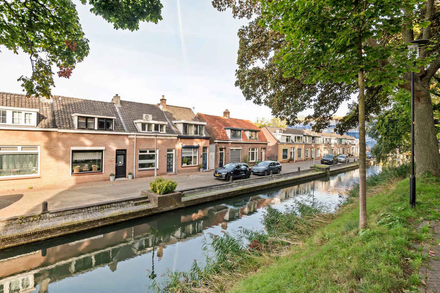 Tussenwoning te koop: St. Walburgbuitensingel 42, Tiel
