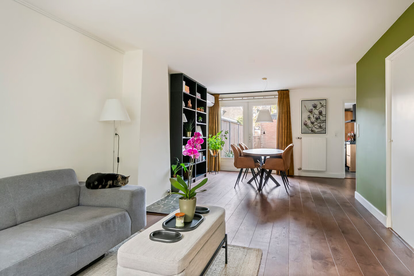 Tussenwoning te koop: St. Walburgbuitensingel 42, Tiel