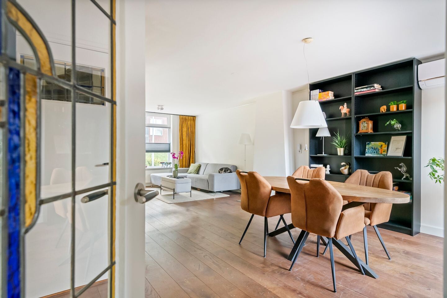 Tussenwoning te koop: St. Walburgbuitensingel 42, Tiel