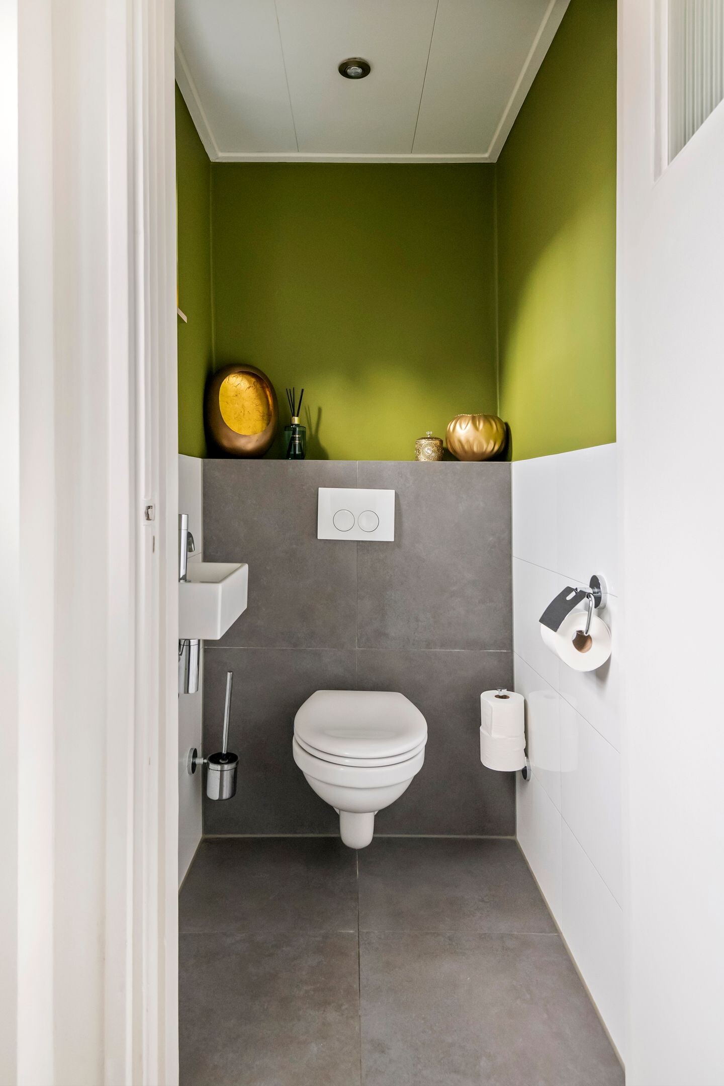 Tussenwoning te koop: St. Walburgbuitensingel 42, Tiel