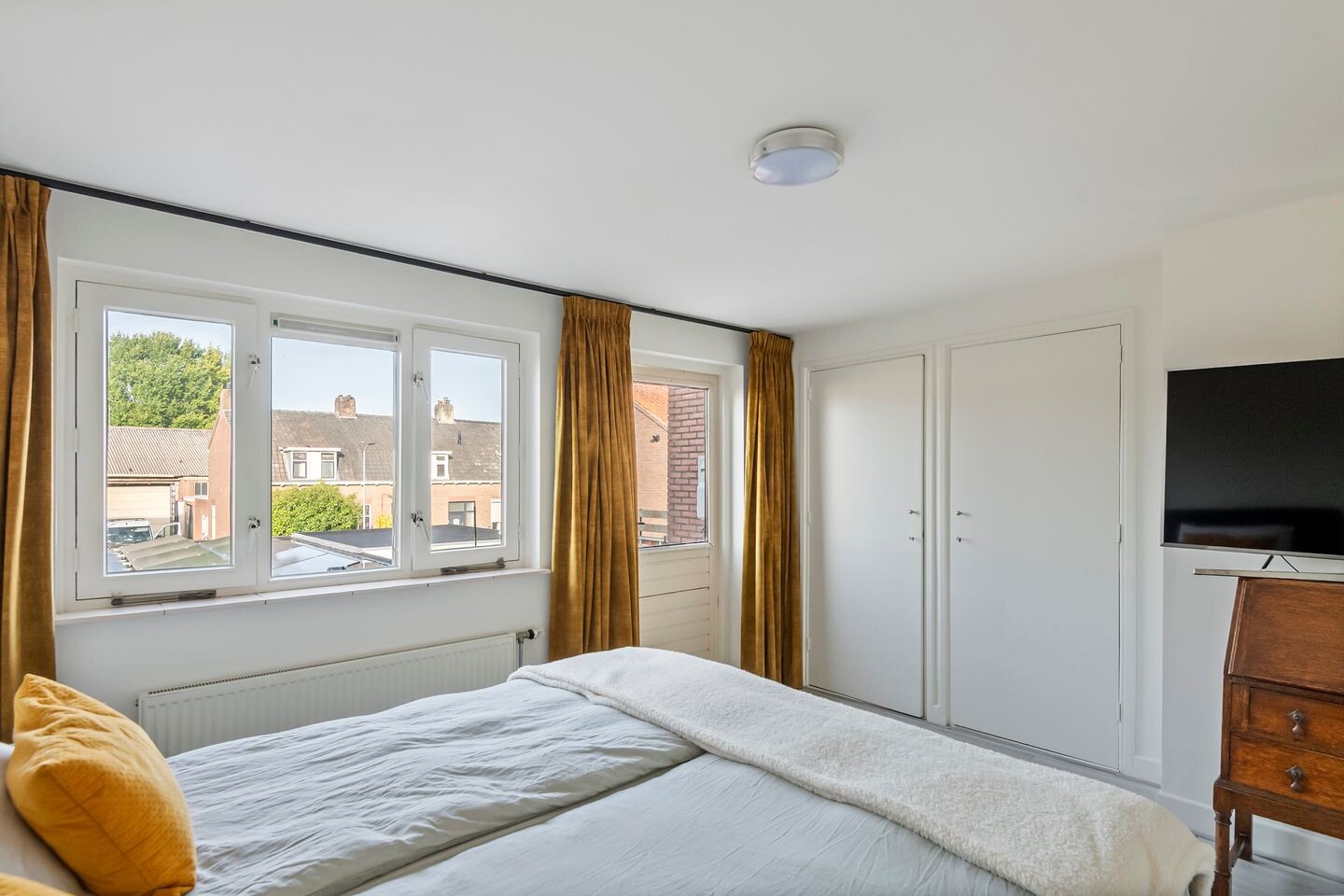Tussenwoning te koop: St. Walburgbuitensingel 42, Tiel