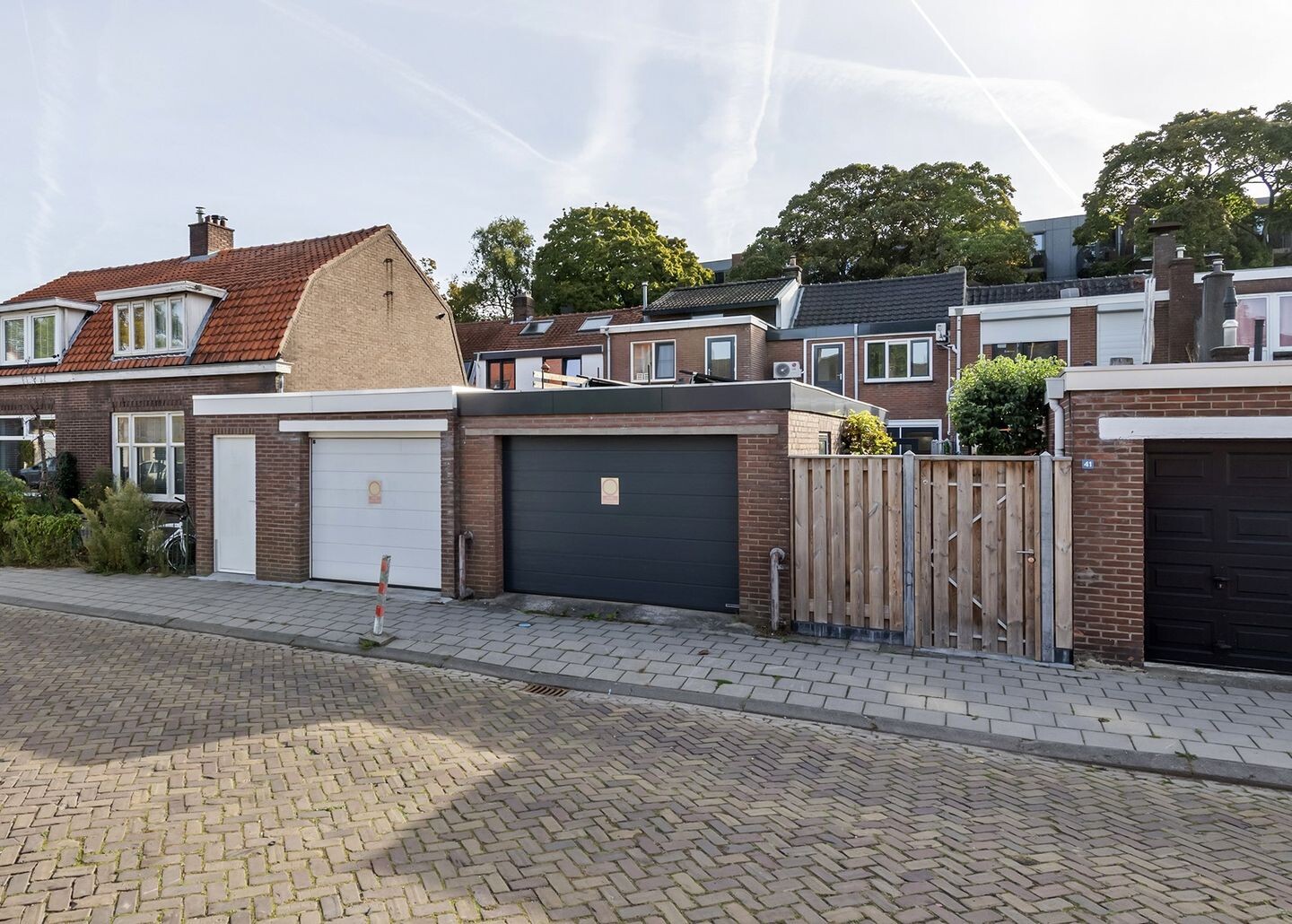 Tussenwoning te koop: St. Walburgbuitensingel 42, Tiel