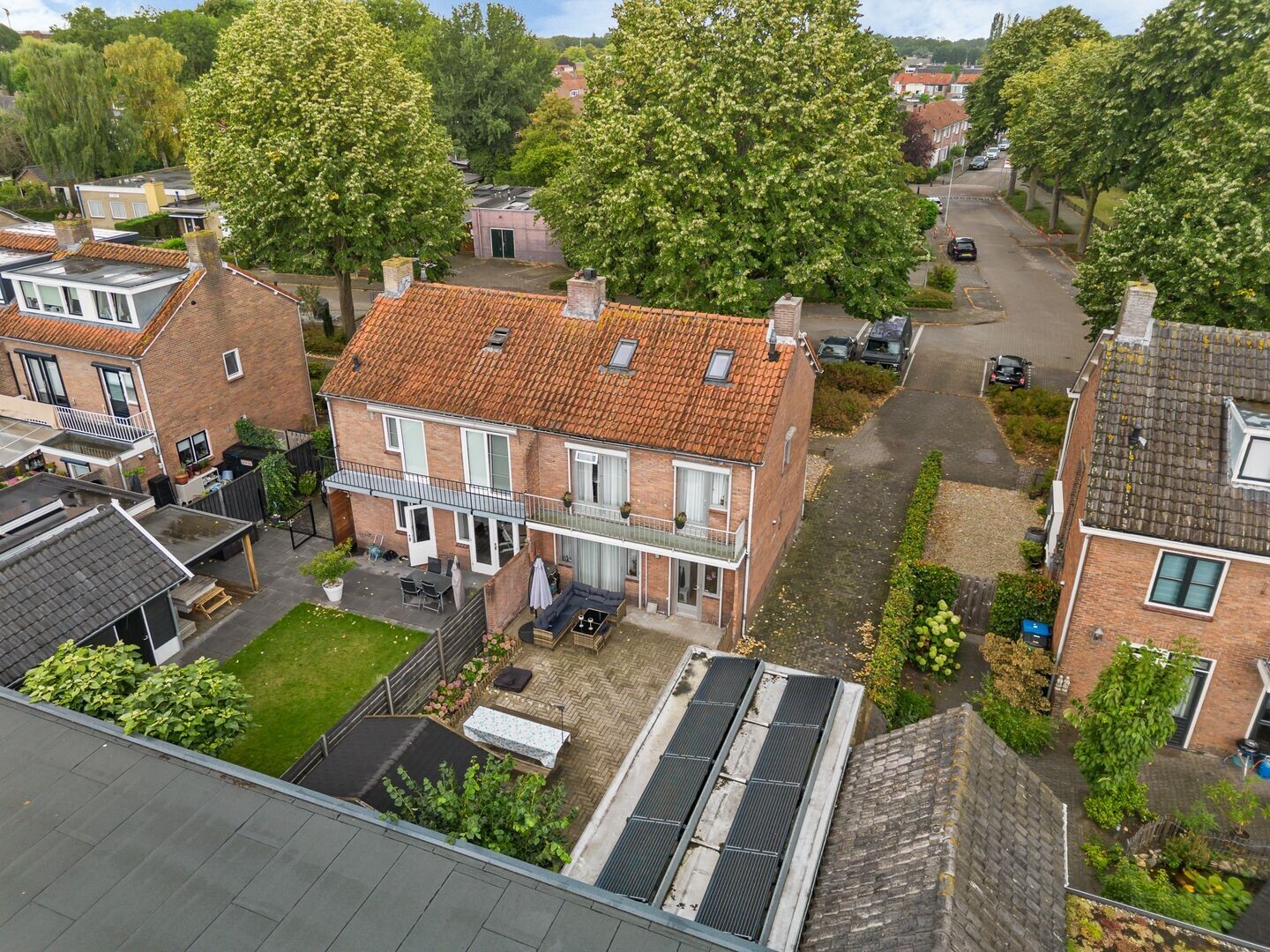 Twee-onder-één-kap te koop: Scheeringlaan 7, Tiel