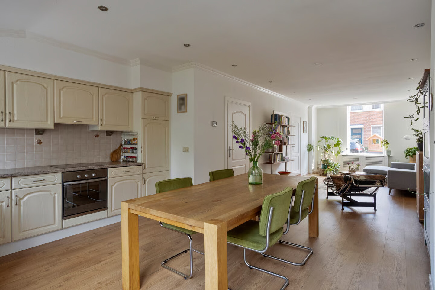 Tussenwoning te koop: Betuwestraat 49, Tiel